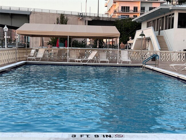 Building Photo - 1825 S Ocean Dr