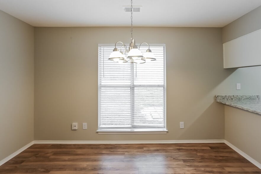 Building Photo - 6500 Cornwall Rd