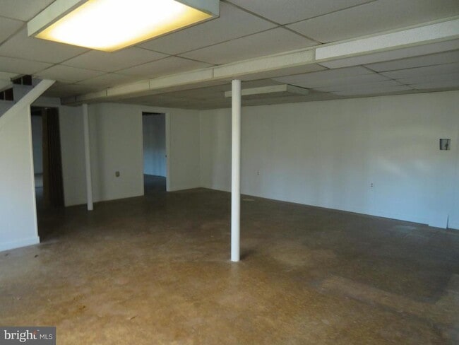 Building Photo - 26 Lakeside Dr