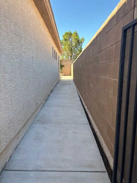 Building Photo - 2705 Mintlaw Ave