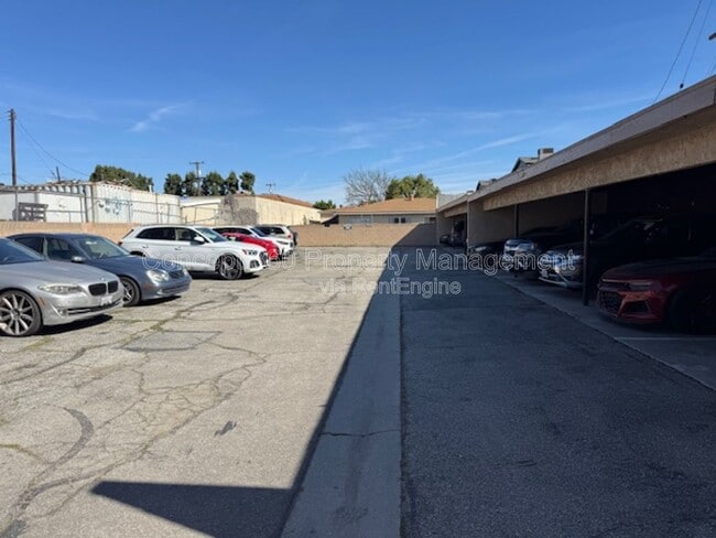 Building Photo - 9421 Cedar St