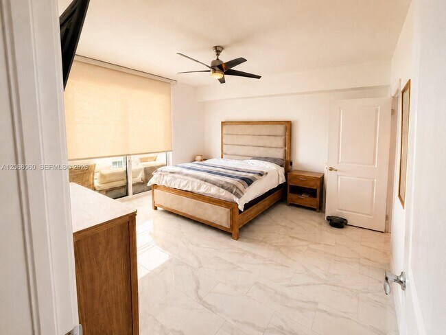 Building Photo - 7900 Harbor Island Dr