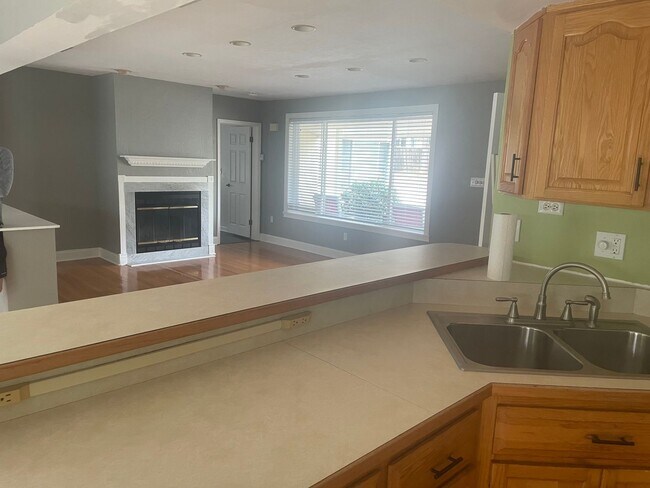 Building Photo - 2/2 HOME FOR RENT ONLY 1800$