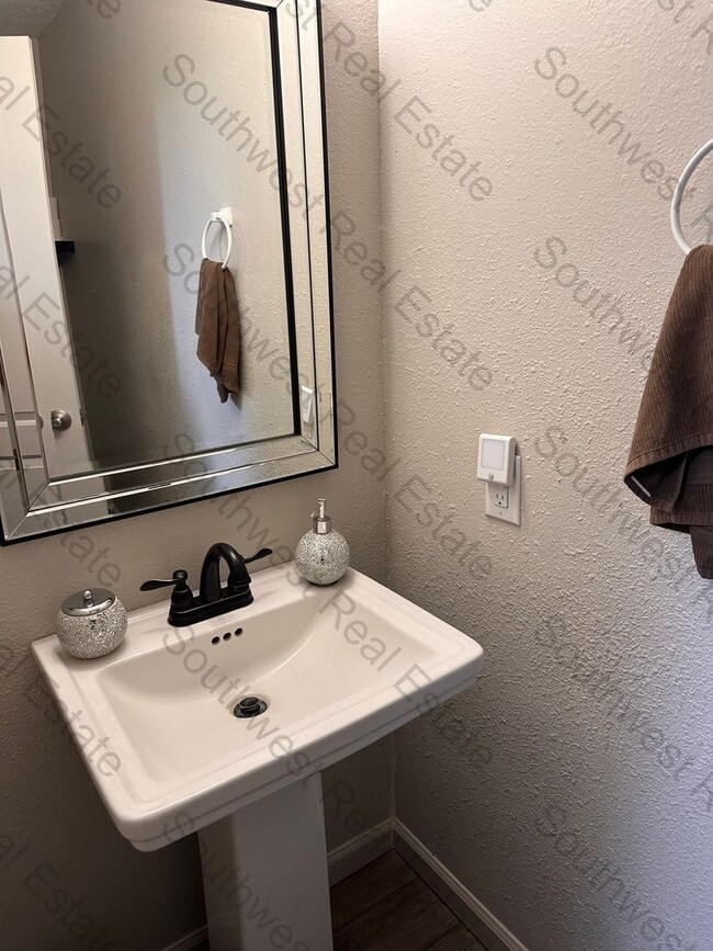 Building Photo - Spacious 2 story condo.