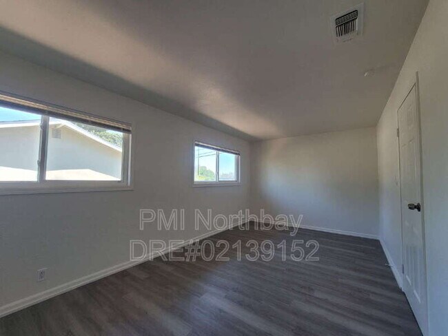 Building Photo - 1325 Canterbury Dr