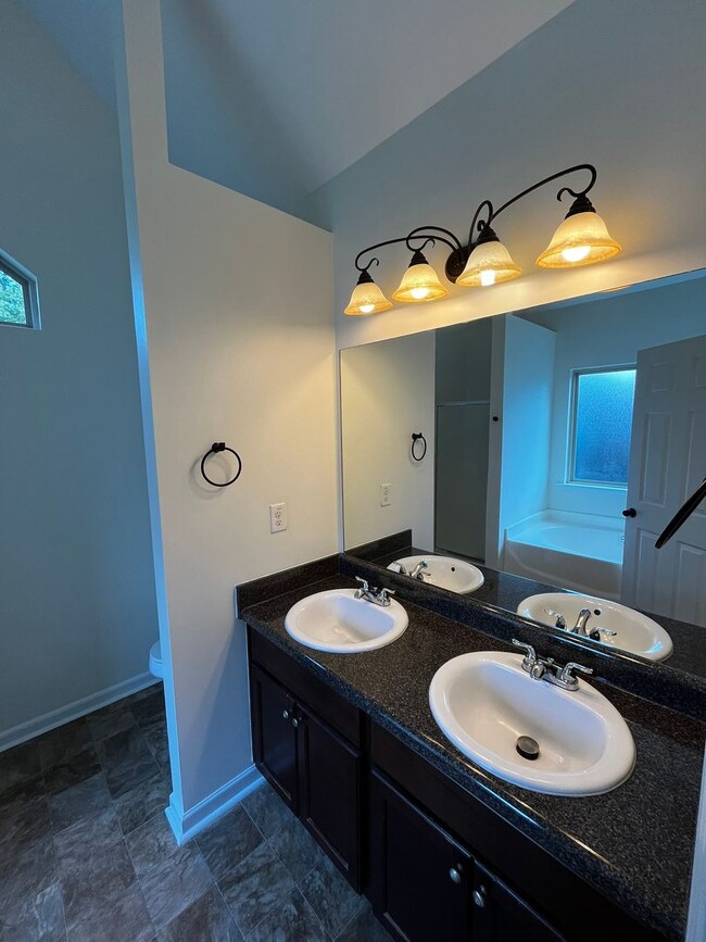 Building Photo - Beautiful 4 bedroom 2 bath in Phenix City, AL