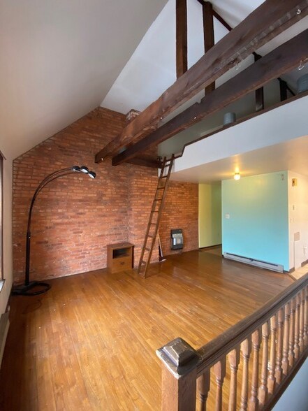 Building Photo - 5039 Hazel Ave