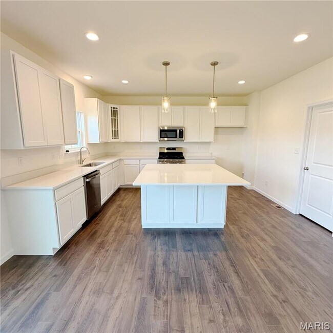 Building Photo - 302 Windmill View Court