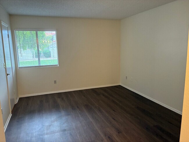 Building Photo - **COMFY 2 BEDROOM/2 FULL BATHROOM CONDO IN PHOENIX (48TH STREET & ELLIOT)**