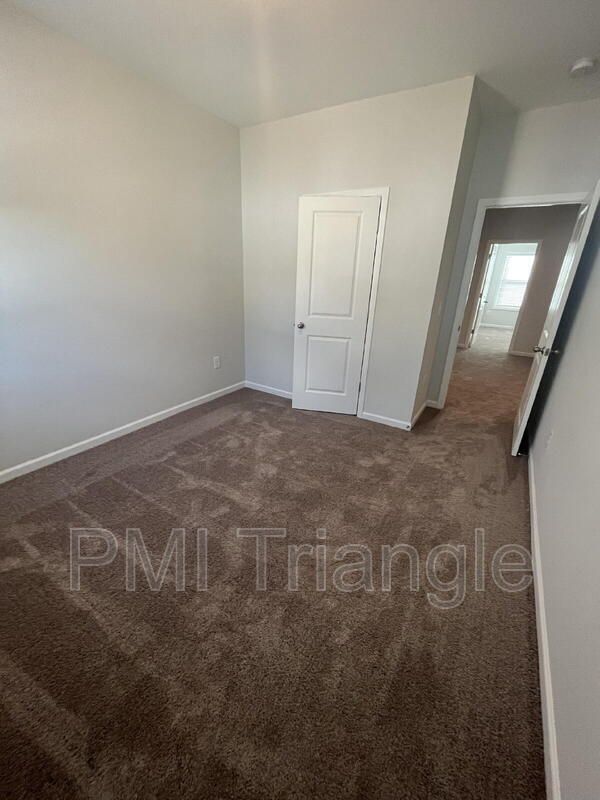 Building Photo - 802 Oak Center Dr