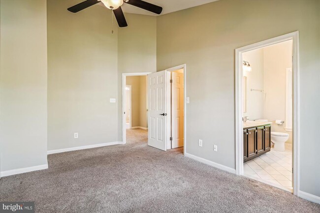 Building Photo - 1293 Quaker Hill Dr