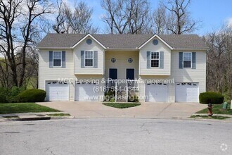 Building Photo - 3 bedroom Duplex with unique floor plan fo...