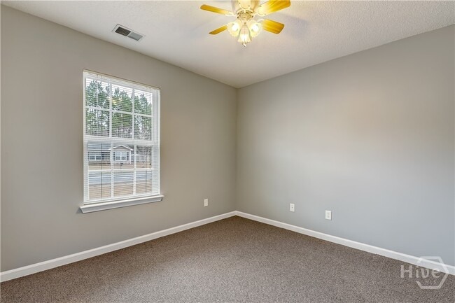 Building Photo - 133 Willow Dr