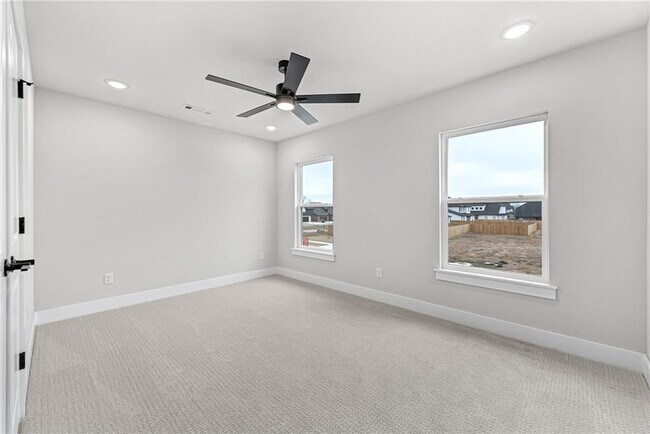 Building Photo - 1841 Utopia St