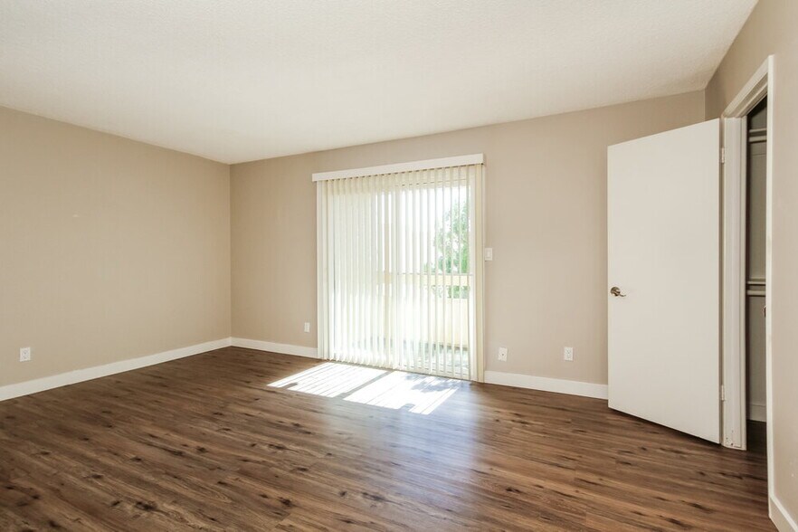 Building Photo - 4325 W Solano Dr N