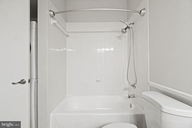 Building Photo - 3909 Penderview Dr