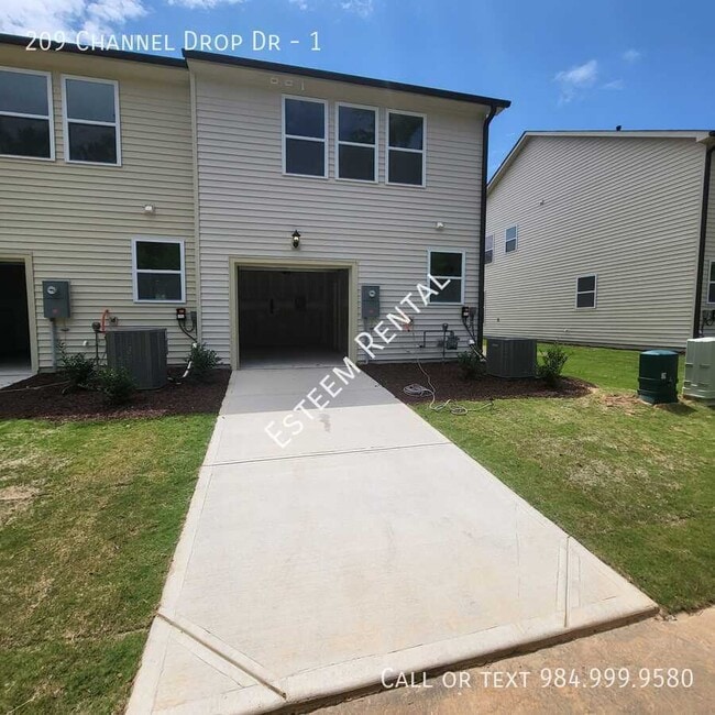 Building Photo - 209 Channel Drop Dr