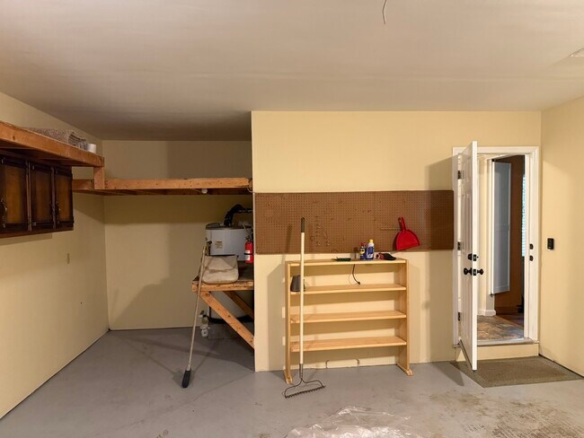 Building Photo - 5939 Westmere Dr