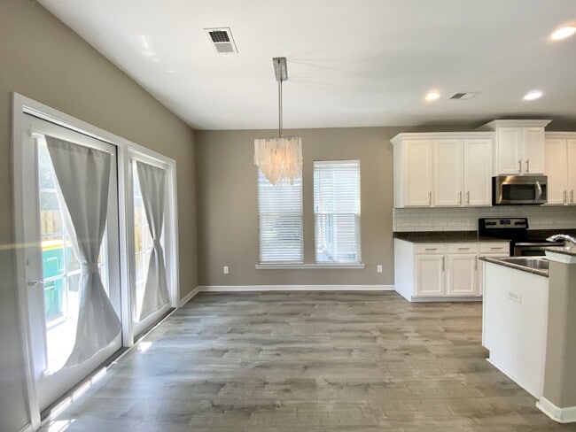 Building Photo - Four-Bedroom Home for Rent in Palmetto Poi...