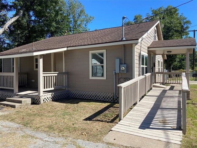 Building Photo - 540 Magnolia St