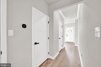 Building Photo - 15 Pratt Ln