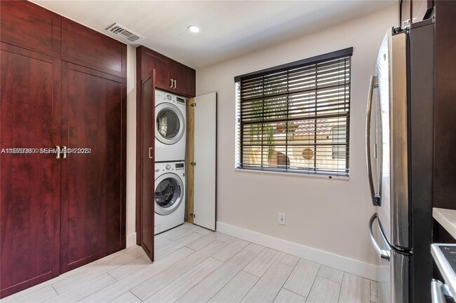 Building Photo - 3559 Magellan Cir