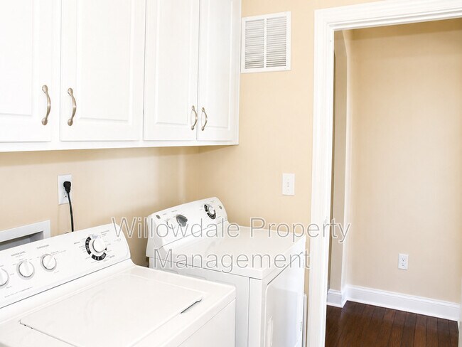 Building Photo - 1025 Governess Ln