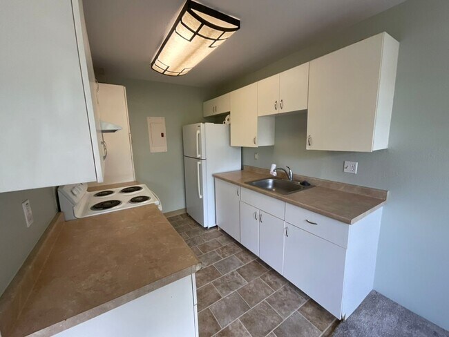 Building Photo - 645 Mananai Pl