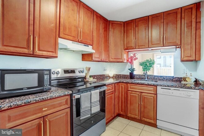 Building Photo - 9930 Brookridge Ct