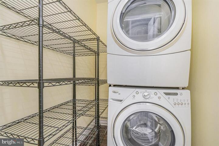 Building Photo - 217 S Clinton St