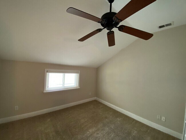 Building Photo - Charming 3 Bed, 3 Bath Home in Lake Davis/...