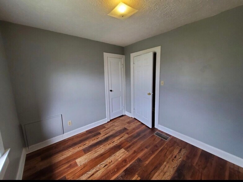 Building Photo - 2501 English Ave