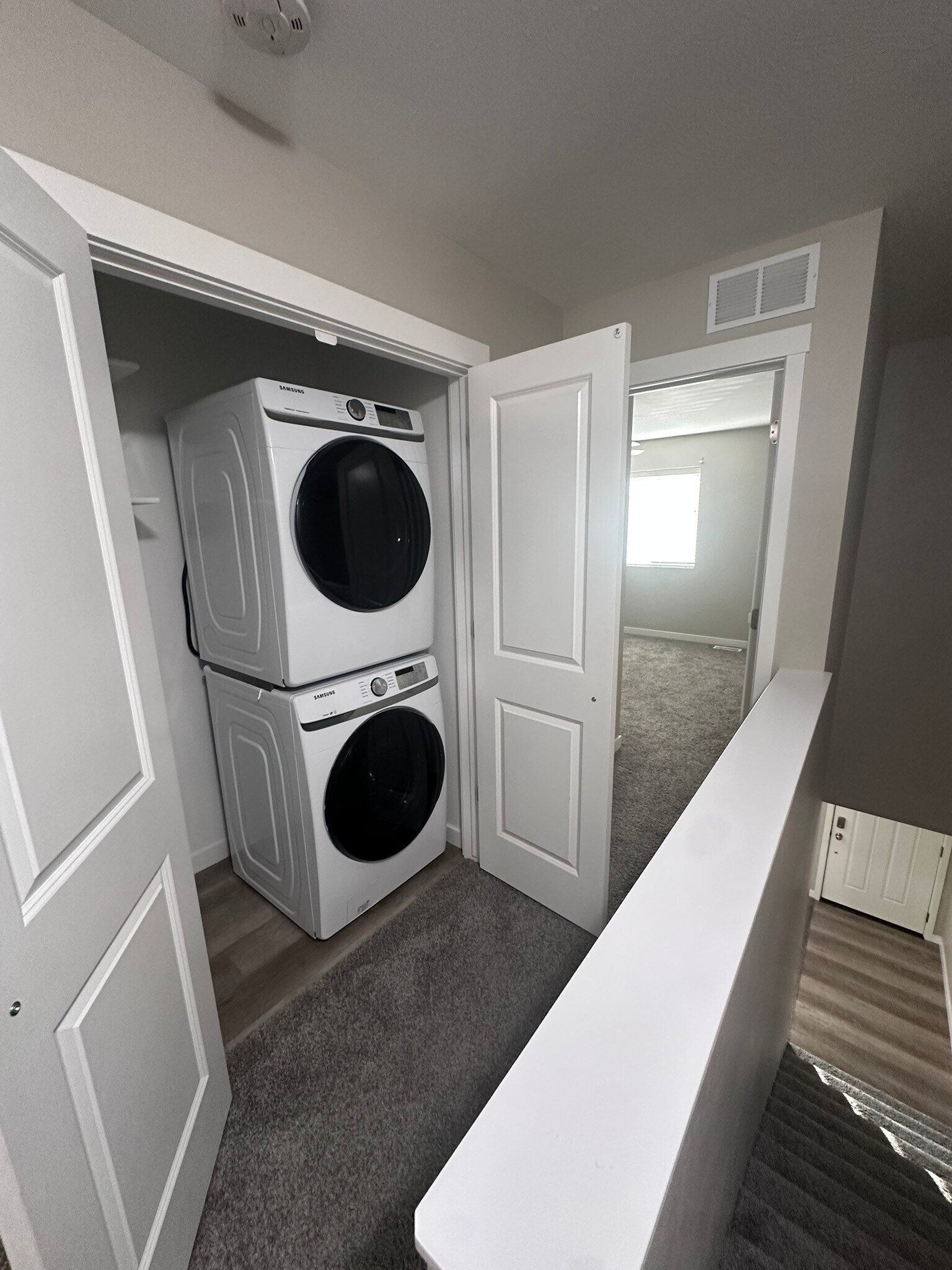 Building Photo - 550 Trails End