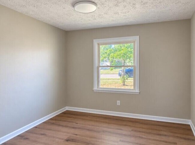 Building Photo - 204 Independence Ct