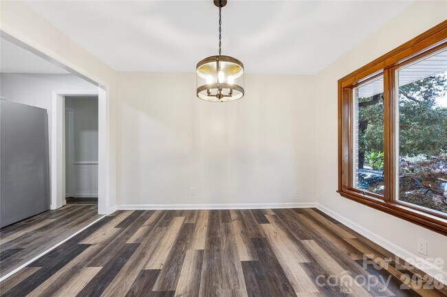 Building Photo - 203 Ewing Dr
