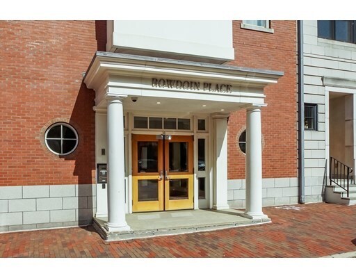 Building Photo - 10 Bowdoin St