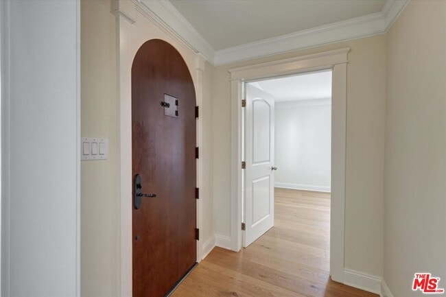 Building Photo - 135 N Gower St