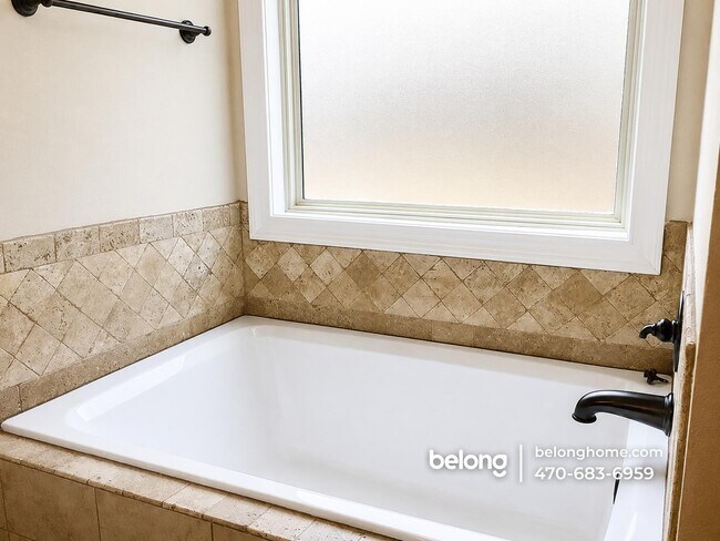 Building Photo - 312 Loneoak Trl