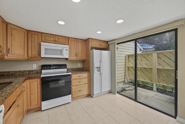 Building Photo - 402 Lakewood Ct