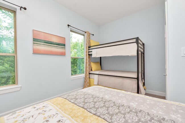 Building Photo - 3310 Pease St