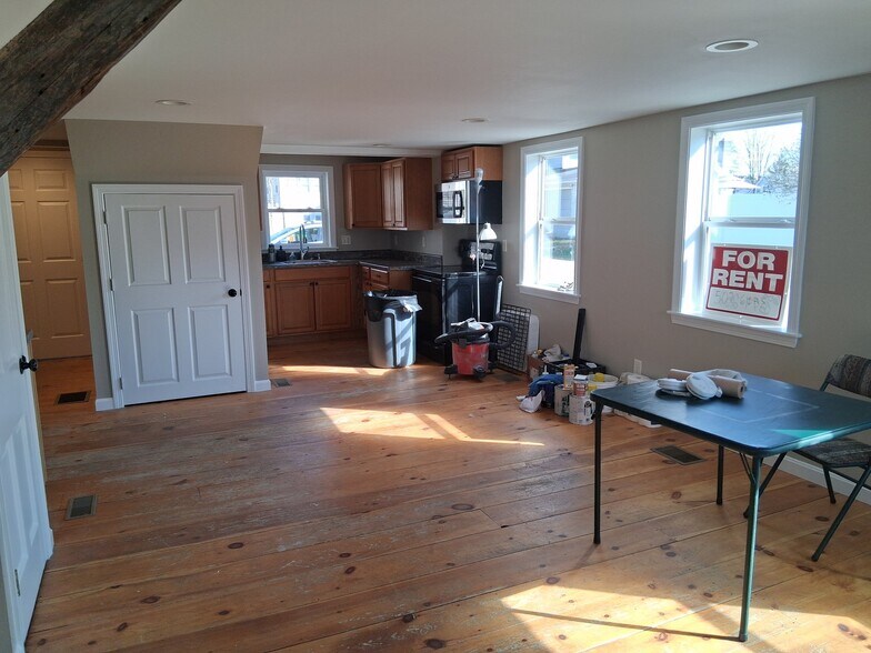 Building Photo - 58 Maple St