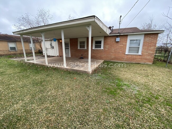 Building Photo - Swan Lake home available
