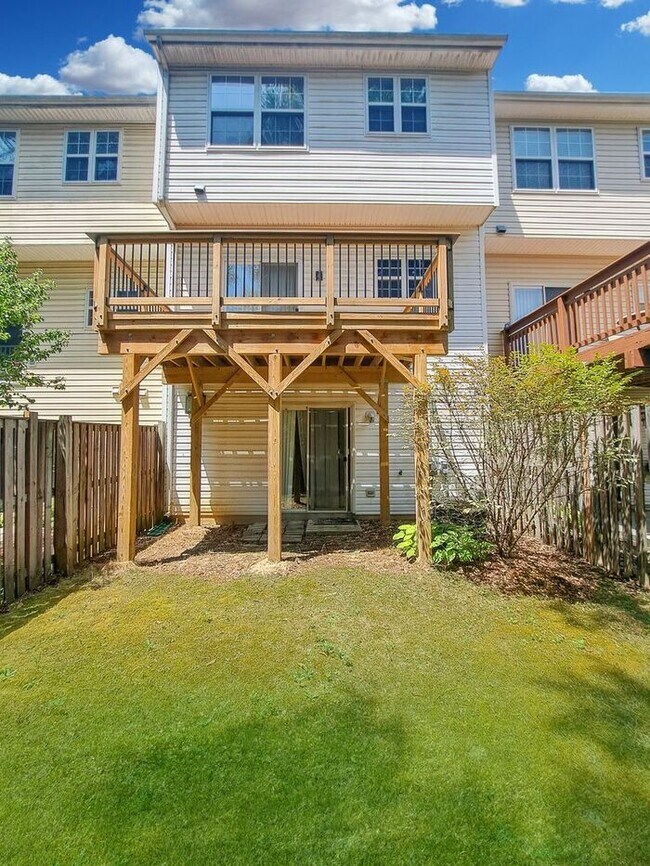 Building Photo - Charming 3-Level Brick Townhome in Waldorf...