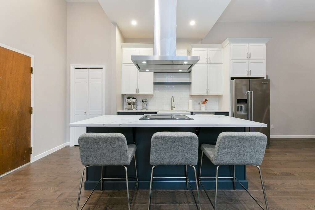 Building Photo - 743 E 4th St