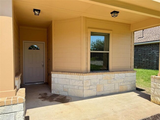 Building Photo - 18717 Stewart Hill Dr