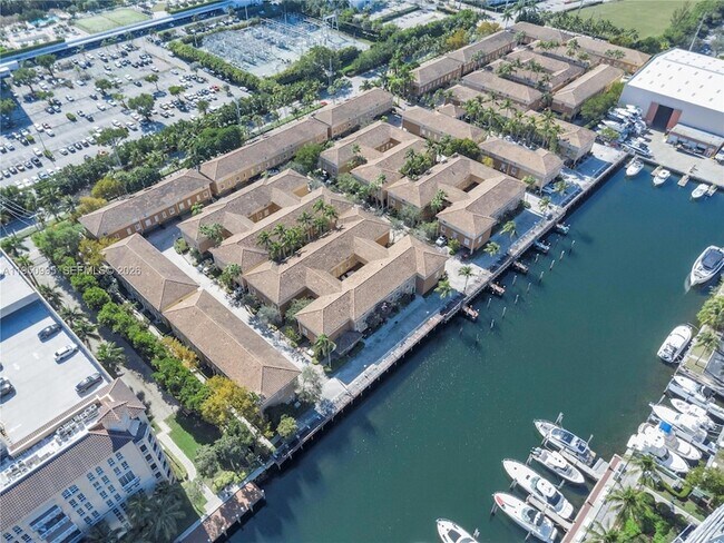 Building Photo - 2945 NE 185th St