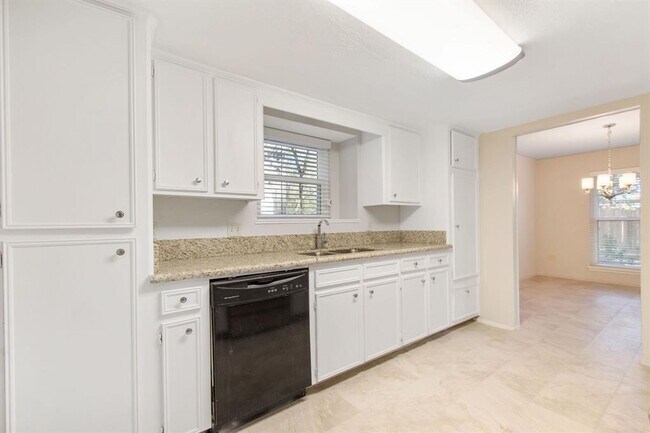 Building Photo - 108 N Deerfoot Cir