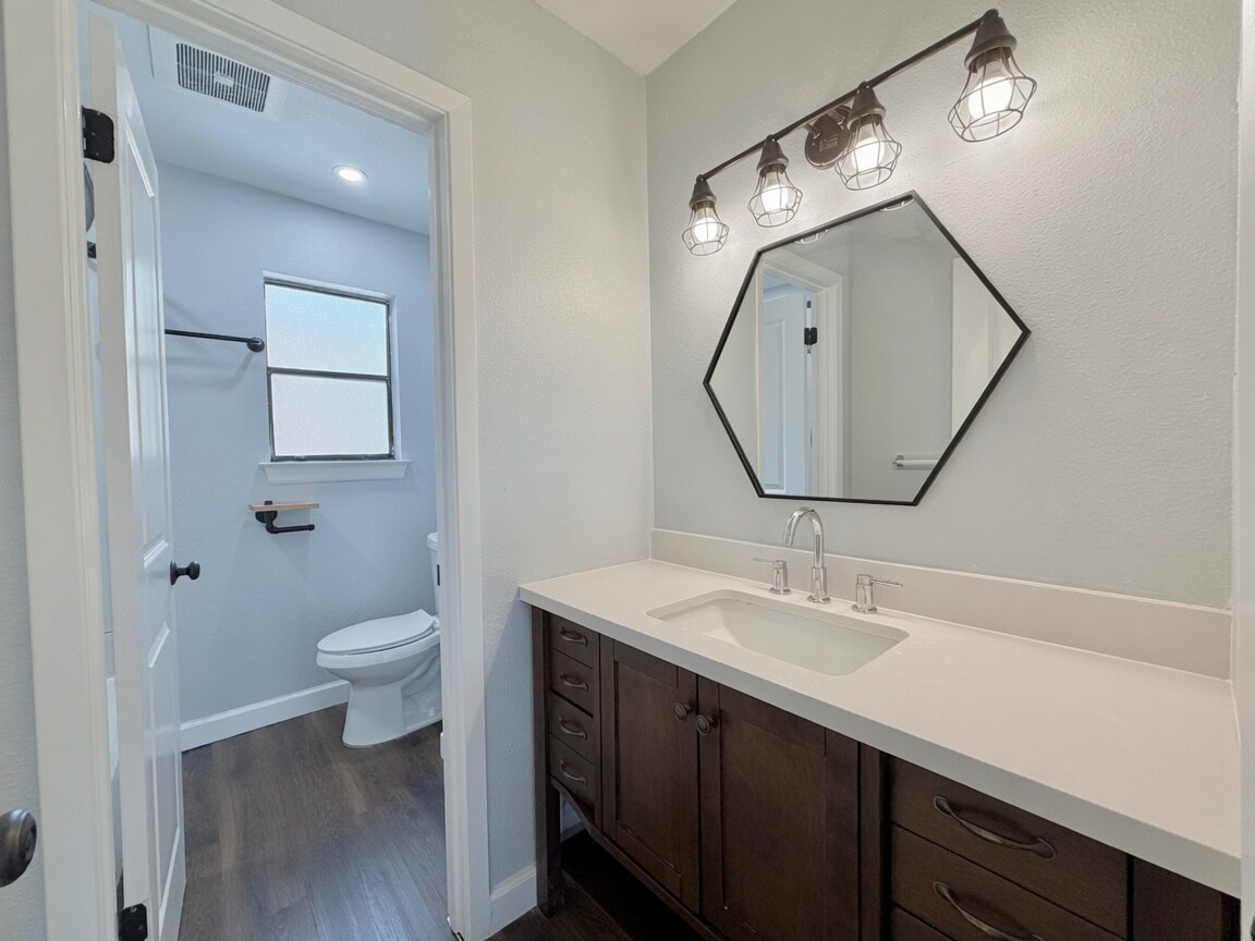 Building Photo - 8107 Hood Cir
