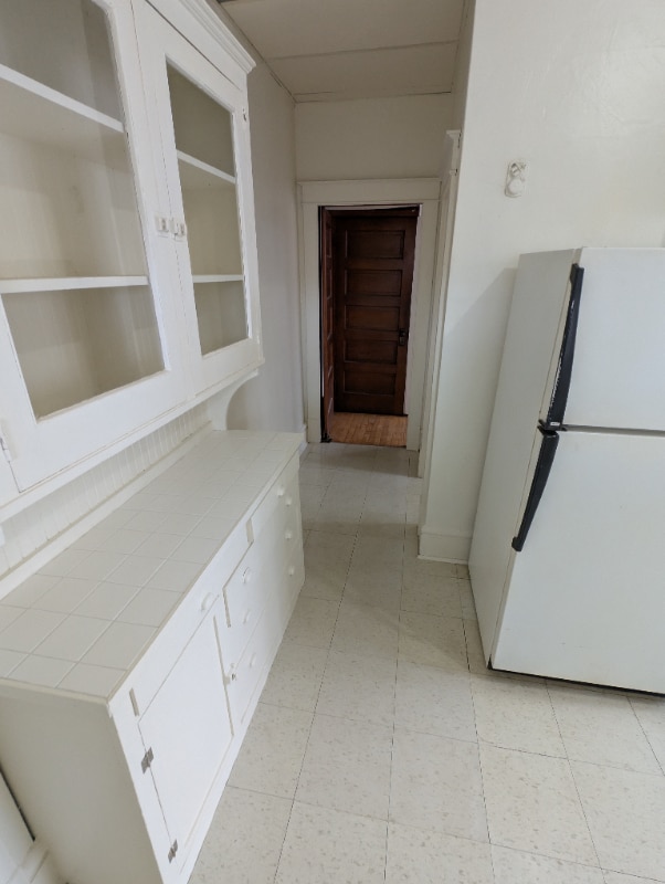 Building Photo - 928 E Grand Ave