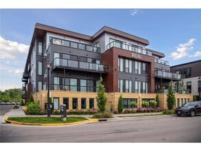 Building Photo - 253 Lake St E